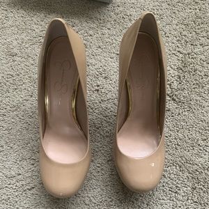 Jessica Simpson pumps